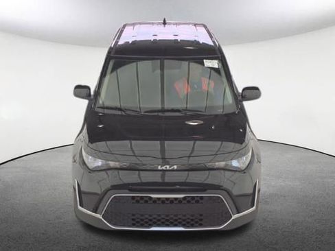 Used 2025 Kia Soul LX w/ LX Technology Package FWD image 2