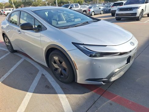 Used 2023 Toyota Prius LE image 8