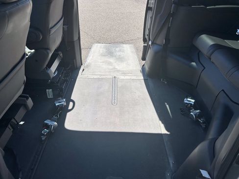 Used 2015 Honda Odyssey Touring Elite image 26