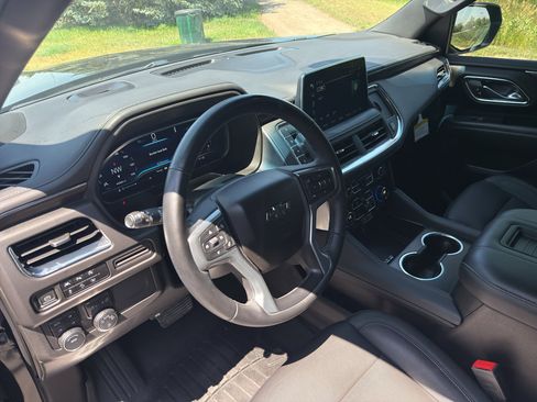 Used 2023 Chevrolet Suburban Z71 w/ Luxury Package image 15
