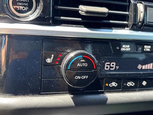 Used 2022 Nissan Pathfinder SL FWD image 34