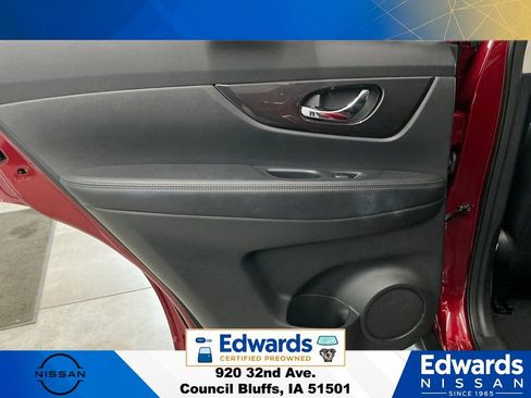 Used 2020 Nissan Rogue SV AWD/4WD image 15