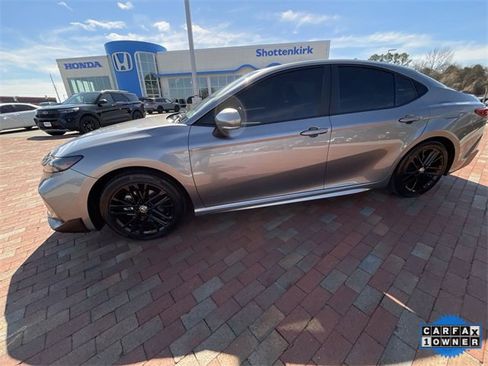 Used 2025 Toyota Camry SE image 30