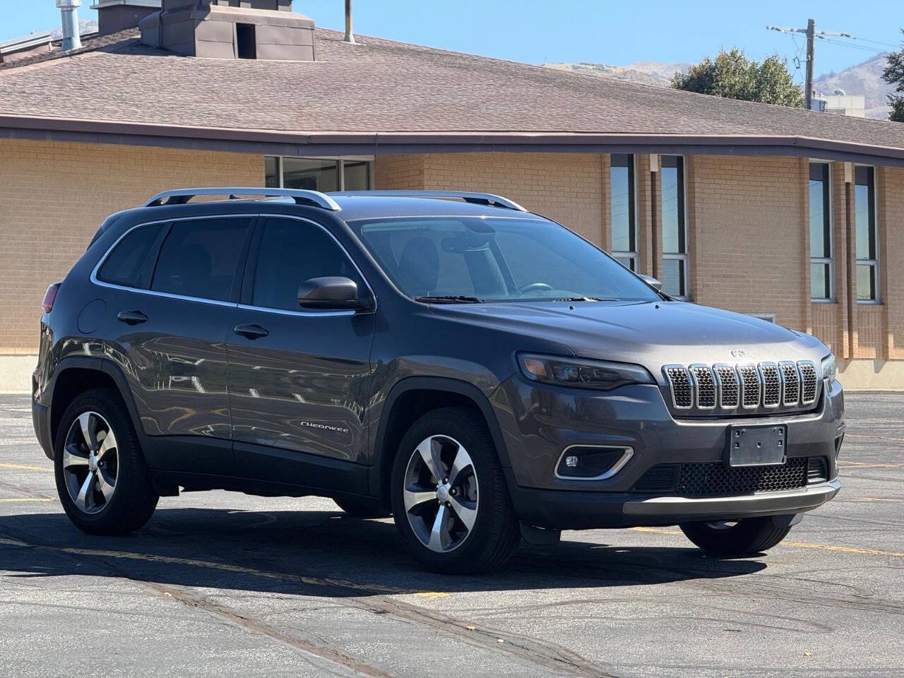 Used 2019 Jeep Cherokee Limited AWD/4WD image 7