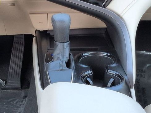 Used 2020 Toyota Camry LE FWD image 18