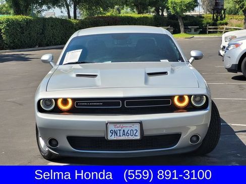 Used 2019 Dodge Challenger SXT w/ Driver Convenience Group RWD image 3