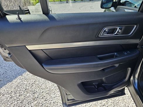 Used 2018 Ford Explorer XLT w/ Equipment Group 202A AWD/4WD image 21