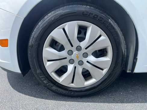 Used 2014 Chevrolet Cruze LS FWD image 19