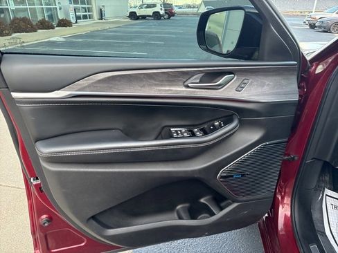 Used 2023 Jeep Grand Cherokee L Overland image 10