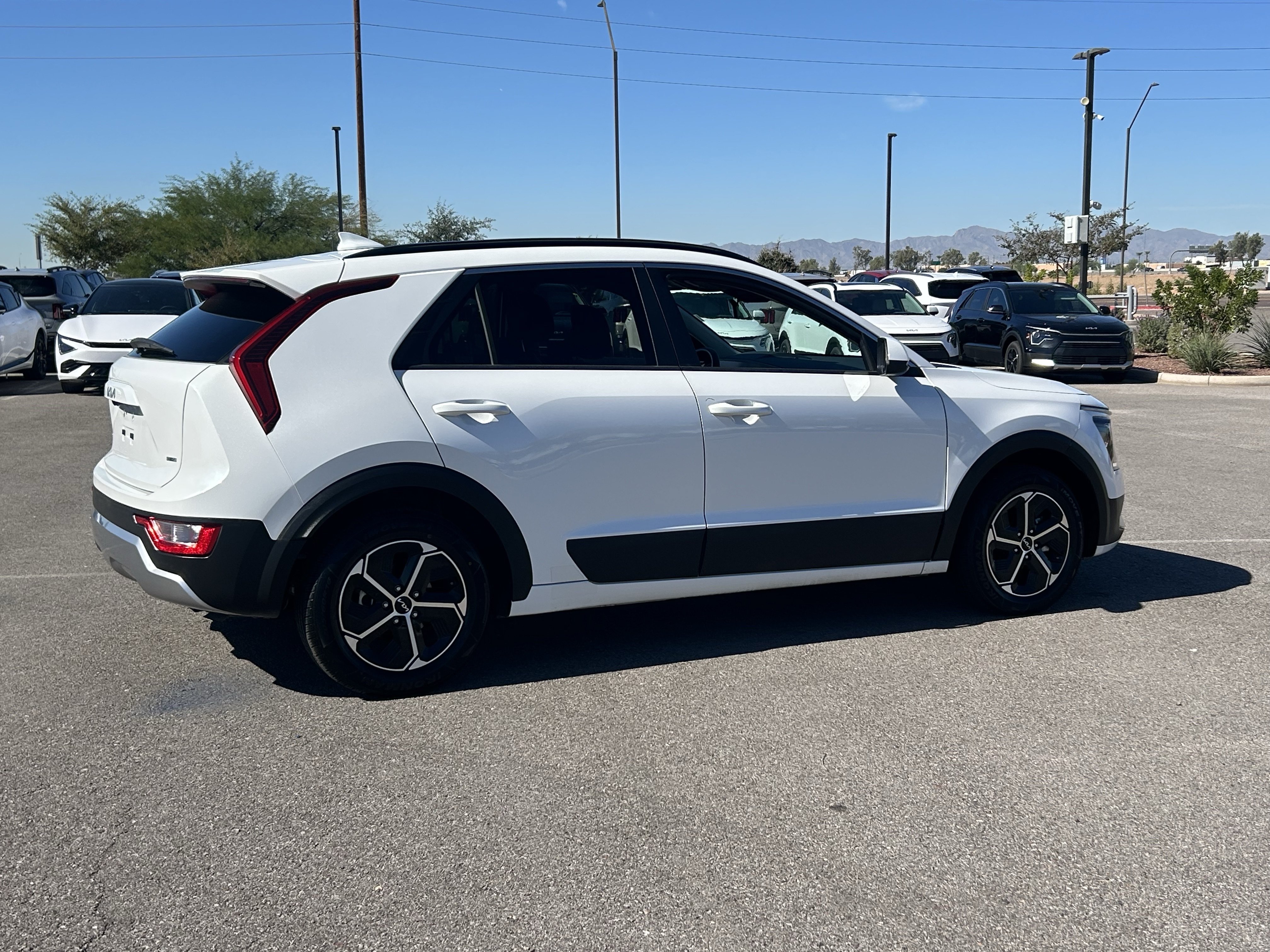 Certified 2025 Kia Niro LX FWD image 5