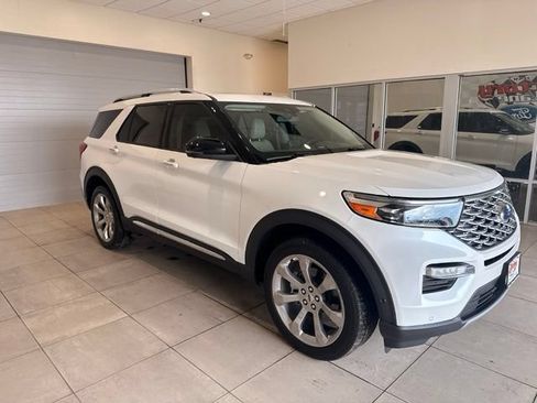 Used 2020 Ford Explorer Platinum w/ Premium Technology Package AWD/4WD image 3