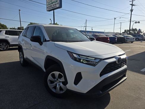 Used 2024 Toyota RAV4 LE AWD/4WD image 19