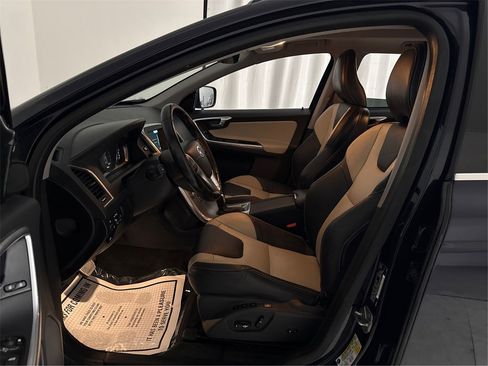 Used 2017 Volvo XC60 T6 Dynamic w/ Preferred Option Package image 33