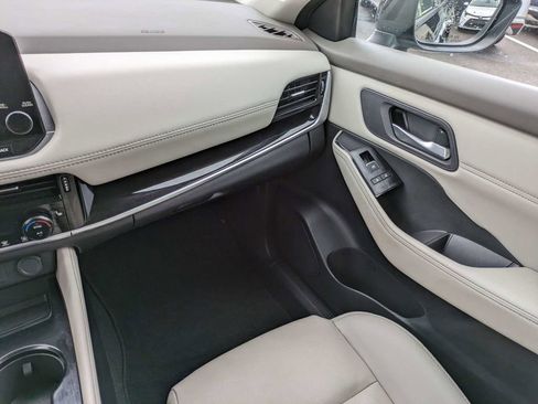 Used 2023 Nissan Rogue SL w/ SL Premium Package image 15