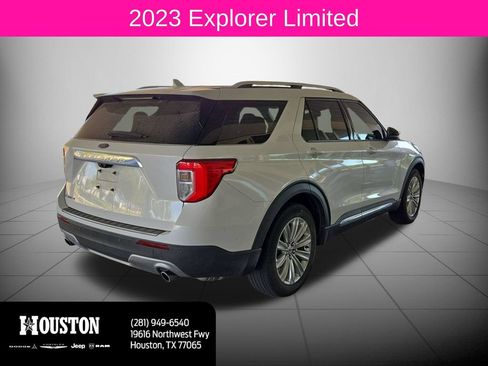 Used 2023 Ford Explorer Limited w/ Limited Technology Package RWD image 2