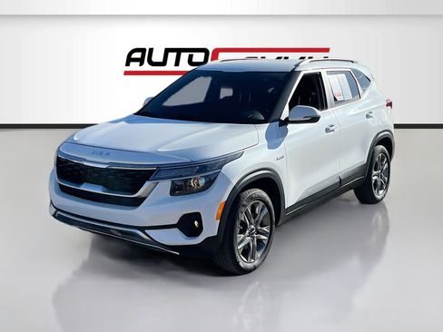 Used 2023 Kia Seltos S w/ Navigation Package image 3