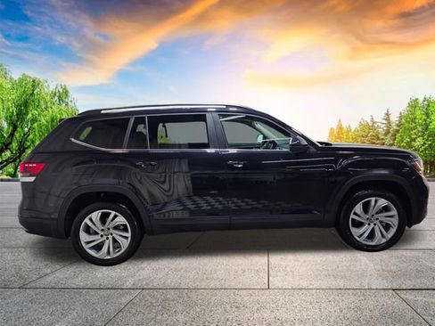 Certified 2023 Volkswagen Atlas SE w/ Panoramic Sunroof Package AWD/4WD image 3