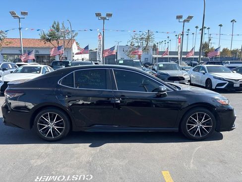 Used 2023 Toyota Camry SE FWD image 3