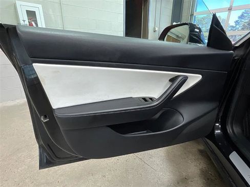 Used 2018 Tesla Model 3 Long Range image 10