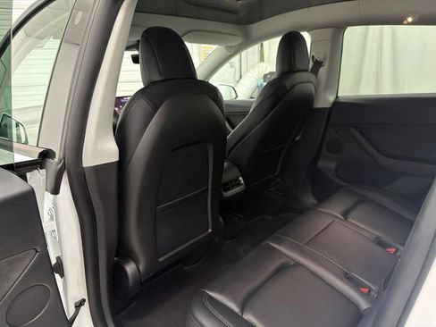 Used 2022 Tesla Model Y Long Range AWD/4WD image 18
