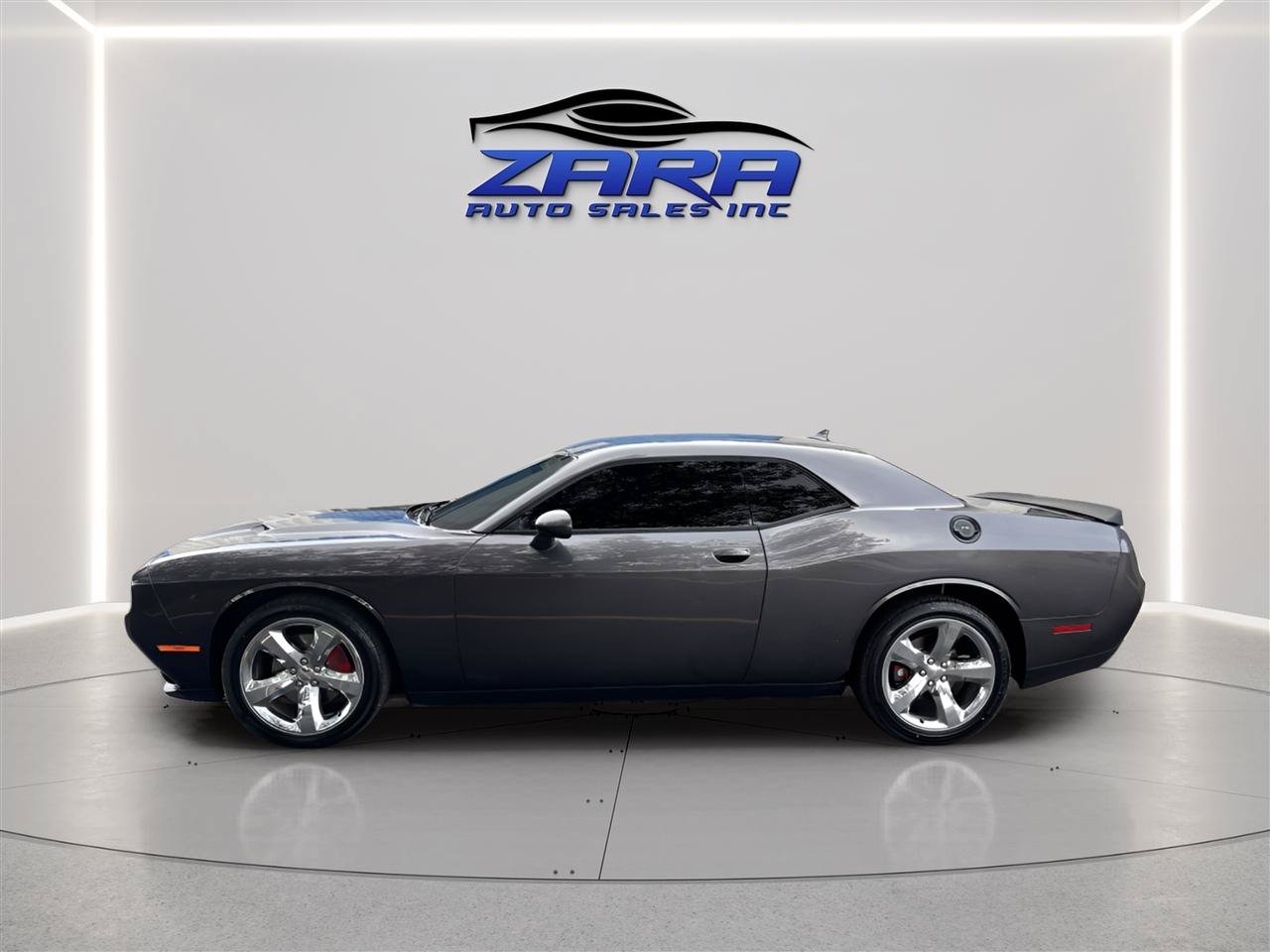 Used 2016 Dodge Challenger R/T Plus RWD image 9