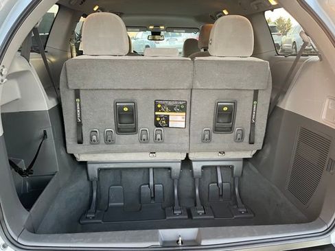 Used 2020 Toyota Sienna LE image 37