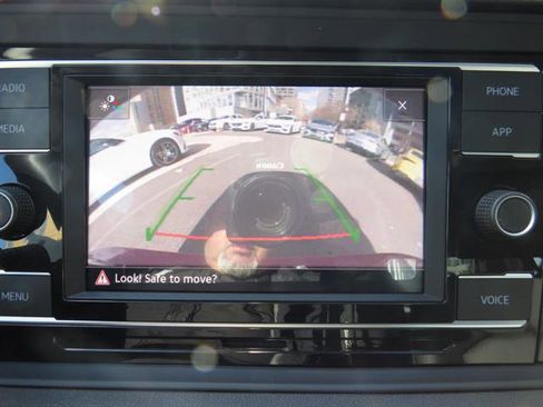 Used 2023 Volkswagen Jetta SE w/ Panoramic Sunroof Package image 16