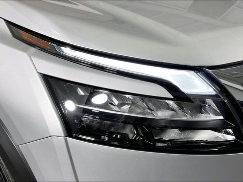 Used 2024 Nissan Pathfinder SV image 40
