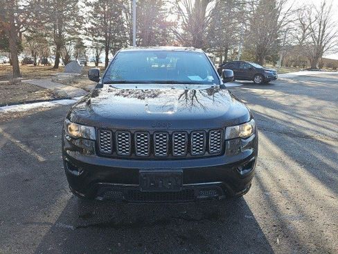 Used 2018 Jeep Grand Cherokee Altitude image 9
