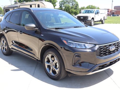 Used 2024 Ford Escape ST-Line w/ Tech Pack #1 AWD/4WD image 4
