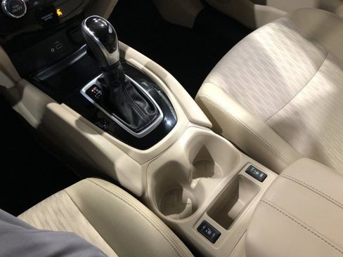 Used 2018 Nissan Rogue SV image 17