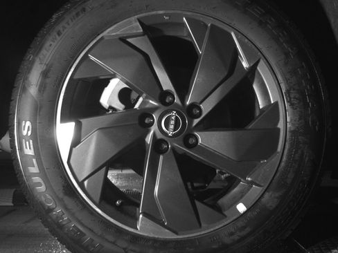 Used 2025 Nissan Rogue SV FWD image 15