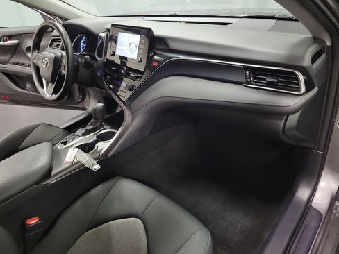 Used 2022 Toyota Camry LE FWD image 32