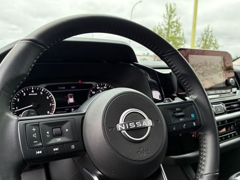 Used 2025 Nissan Pathfinder SV AWD/4WD image 30