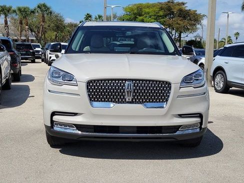 Certified 2023 Lincoln Aviator Reserve w/ Equipment Group 201A image 2
