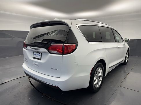 Used 2020 Chrysler Pacifica Limited w/ 8-pass Seating Package image 12