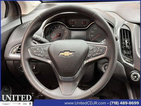 Used 2017 Chevrolet Cruze LT w/ Convenience Package image 15