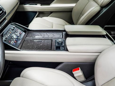 Used 2024 Lincoln Navigator Reserve w/ Monochromatic Package image 17