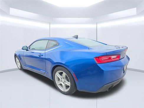 Used 2018 Chevrolet Camaro LT RWD image 3