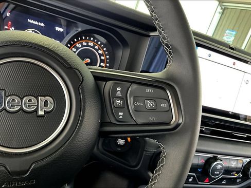 Used 2026 Jeep Gladiator Rubicon AWD/4WD image 14
