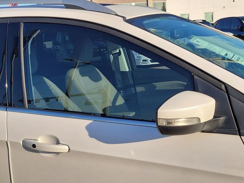 Used 2019 Ford Escape Titanium image 6