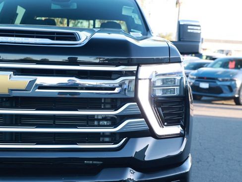 Used 2024 Chevrolet Silverado 2500 High Country AWD/4WD image 5
