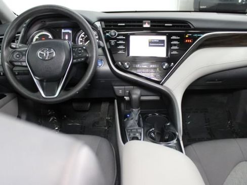 Used 2018 Toyota Camry LE FWD image 2