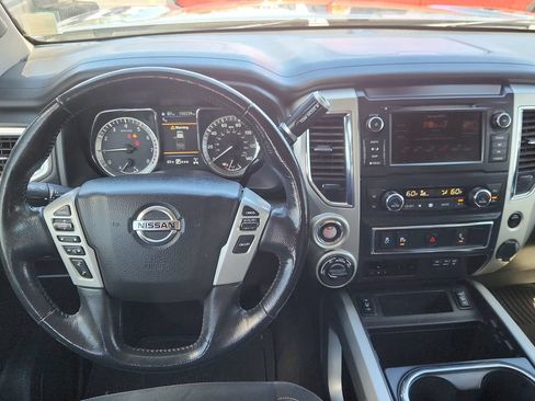 Used 2019 Nissan Titan SV w/ SV Convenience Package AWD/4WD image 11