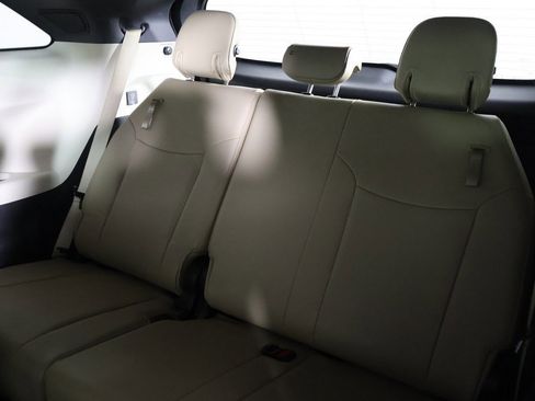 Used 2022 Toyota Sienna Limited image 33