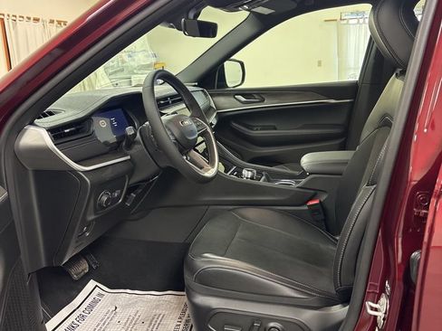 New 2026 Jeep Grand Cherokee Altitude AWD/4WD image 9