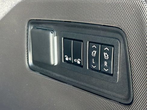 Used 2022 Cadillac Escalade Premium Luxury w/ Performance Package AWD/4WD image 16