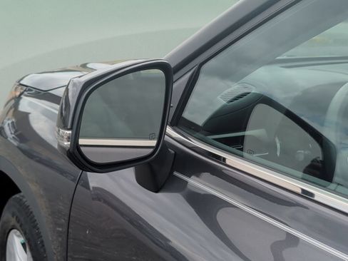 Used 2022 Toyota Highlander L FWD image 46