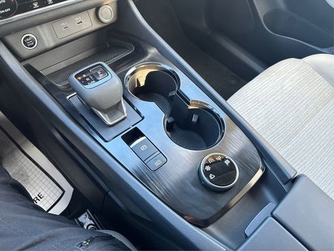 Used 2023 Nissan Rogue SV image 32