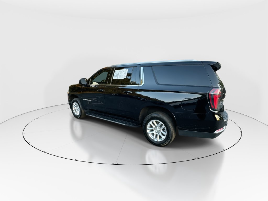 Used 2025 Chevrolet Suburban LS RWD image 6